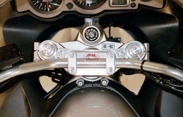 Toon details van Superbikestuurombouw adapter zwart Kawasaki ZZR1100 -1992 / ZZR1200 '02- Afbeeldingen van Superbikestuurombouw adapter zwart Kawasaki ZZR1100 -1992 / ZZR1200 '02-