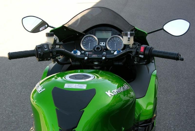 Afbeeldingen van Superbikestuurombouw A1 kit Kawasaki ZZR1400 2012-