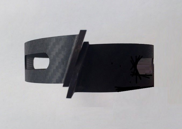 Afbeeldingen van MIVV carbon demperklem ovaal met schuine aansluiting voor SUONO demper (200 verticaal)