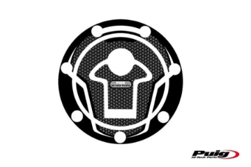 Toon details van Tankdopcover Puig voor diverse KTM modellen zwart/carbon look Afbeeldingen van Tankdopcover Puig voor diverse KTM modellen zwart/carbon look