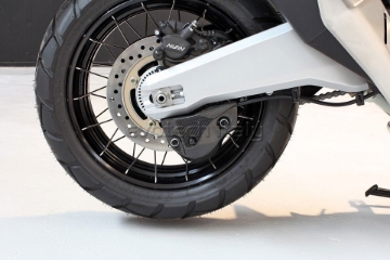 Toon details van Carbon Parking Brake Caliper Cover Evotech Honda X-ADV Afbeeldingen van Carbon Parking Brake Caliper Cover Evotech Honda X-ADV