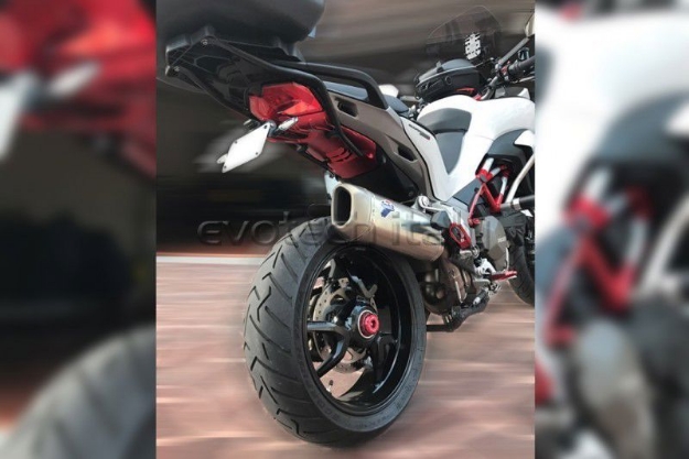 Afbeeldingen van Kentekenplaathouder Evotech Ducati Multistrada 1200 '15-/  Enduro/ Pikes peak '16/ 1260 '18--Rood