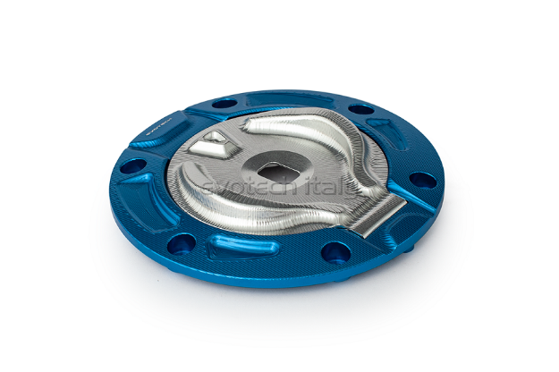 Afbeeldingen van Tankdop met sleutel opening van Evotech voor diverse Ducati en KTM modellen. blauw - zilver