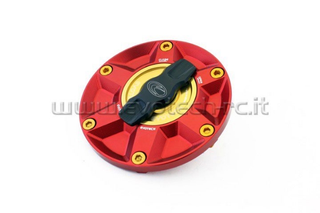 Afbeeldingen van Tankdop met snelsluiter van Evotech voor diverse Aprilia / Triumph / MV Agusta rood/goud