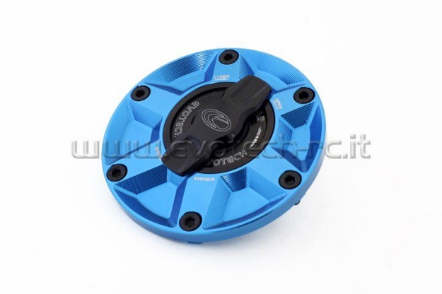 Afbeeldingen van Tankdop met snelsluiter van Evotech voor diverse Aprilia / Triumph / MV Agusta blauw/zwart
