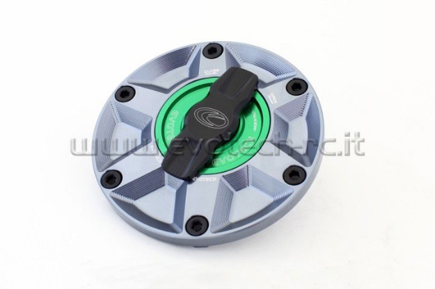 Afbeeldingen van Tankdop met snelsluiter van Evotech voor diverse Aprilia / Triumph / MV Agusta titanium/groen