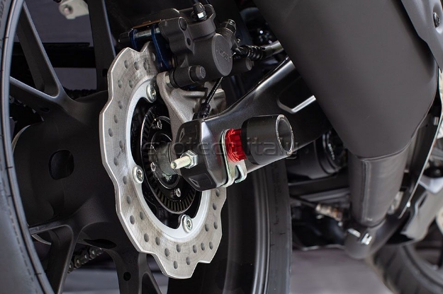 Afbeeldingen van Achterasslider Evotech Honda CB300R ’18-