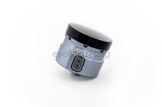 Afbeeldingen van Remvloeistofpotje groot 30ml met rechte uitgang Evotech titanium/zwart