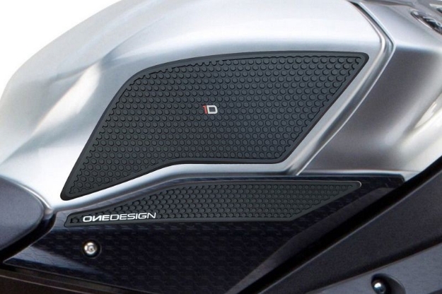 Afbeeldingen van Tank protector/grip stickers zwart Puig Yamaha YZF-R1 ’15-/R1M ’17-