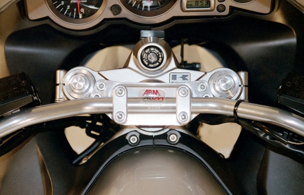 Afbeeldingen van Superbikestuurombouw A1 kit Kawasaki ZZR1200 2002-