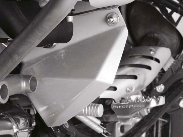 Afbeeldingen van Foot protectors BMW R1200GS/Adv. '08-'13// R1200R -'14 - silver Wunderlich