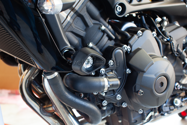 Afbeeldingen van Sliders Evotech Anti-Shock zilver Yamaha MT-09 / XSR900