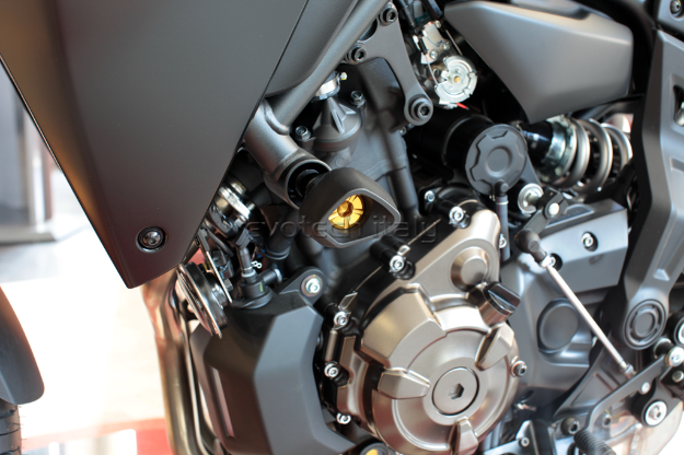Afbeeldingen van Sliders Evotech Anti-Shock goud Yamaha XSR700 / MT-07 / Tracer