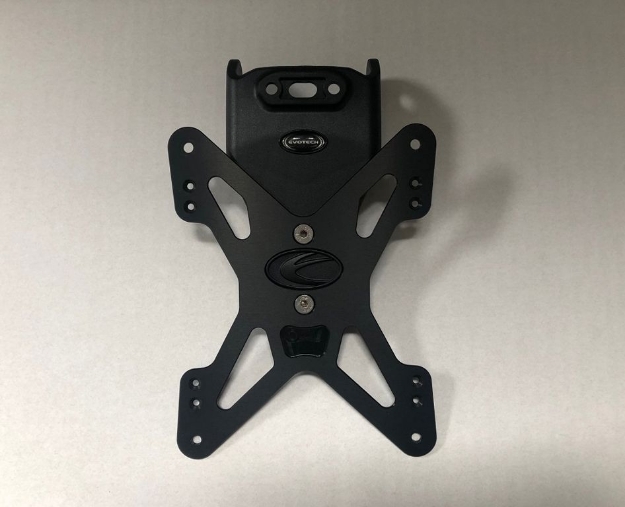 Afbeeldingen van Evotech kentekenplaathouder gedeelte oude Belgische plaat