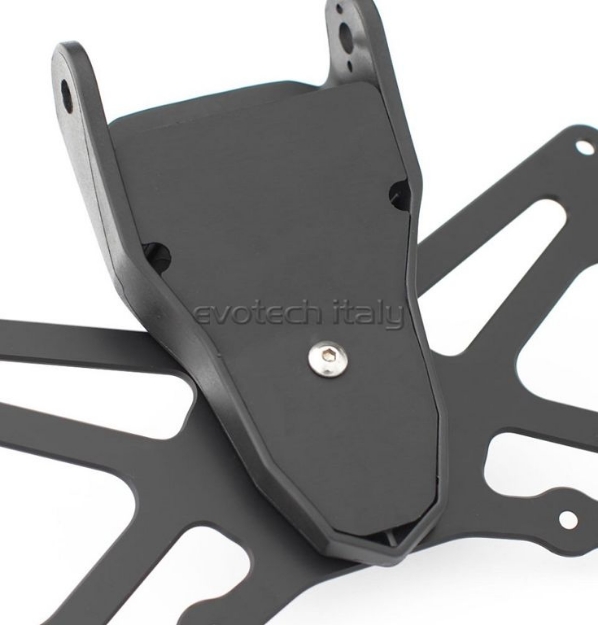 Afbeeldingen van Kentekenplaathouder bedrading cover aluminium Evotech