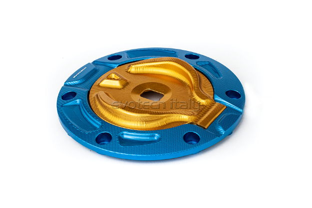 Afbeeldingen van Tankdop met sleutel opening van Evotech voor diverse Ducati en KTM modellen. blauw / goud