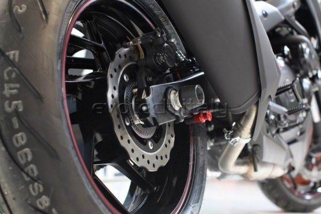 Afbeeldingen van Bobbin-kit Evotech M8B -mat zwart