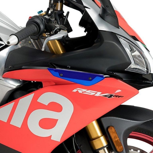 Afbeeldingen van Side Spoiler Downforce blauw van Puig voor de Aprilia RSV4 RR / RF '15-20