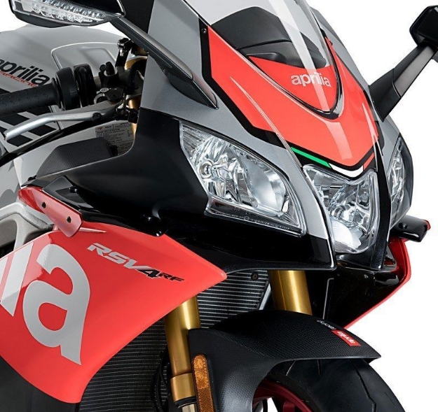 Afbeeldingen van Side Spoiler Downforce rood van Puig voor de Aprilia RSV4 RR / RF '15-20