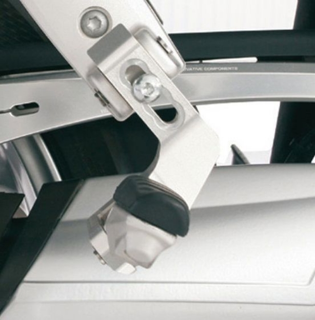 Afbeeldingen van ERGO Passenger + footrest lowering kit BMW R1200R -'14/ R1200S(T)/ R nine T '14-'16 - silver