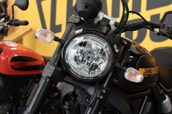 Afbeeldingen van Headlight trim zwart Evotech Ducati Scrambler
