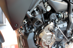 Afbeeldingen van Sliders Evotech Anti-Shock zwart Yamaha XSR700 / MT-07 / Tracer