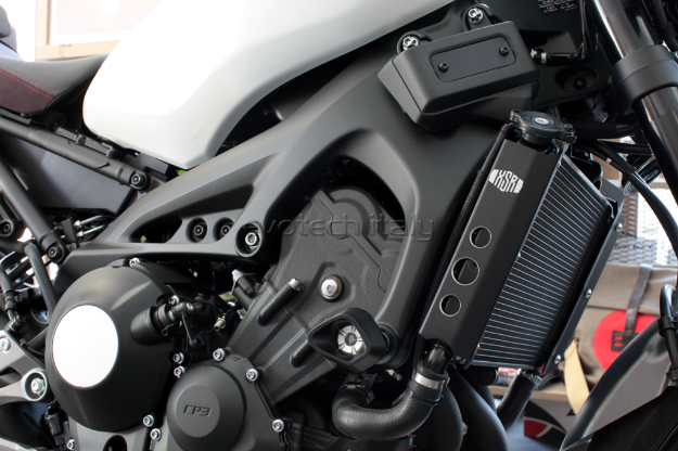 Afbeeldingen van Sliders Evotech Anti-Shock zilver Yamaha XSR700 / MT-07 / Tracer