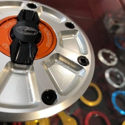 Afbeeldingen van Tankdop met snelsluiter van Evotech voor KTM Duke 790