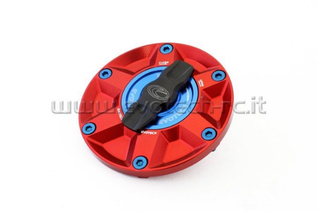 Afbeeldingen van Tankdop met snelsluiter van Evotech voor diverse Aprilia / Triumph / MV Agusta rood/blauw