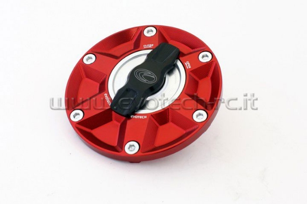 Afbeeldingen van Tankdop met snelsluiter van Evotech voor diverse Aprilia / Triumph / MV Agusta rood/zilver