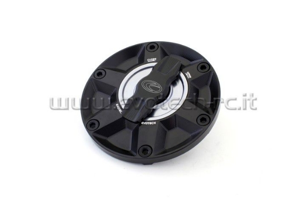 Afbeeldingen van Tankdop met snelsluiter van Evotech voor diverse Aprilia / Triumph / MV Agusta zwart/titanium