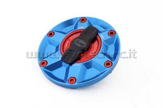 Afbeeldingen van Tankdop met snelsluiter van Evotech voor diverse Aprilia / Triumph / MV Agusta blauw/rood