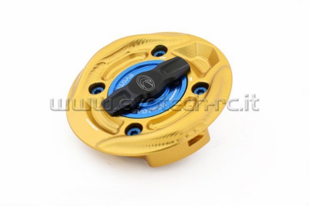 Afbeeldingen van Tankdop met snelsluiter van Evotech voor diverse BMW modellen goud/blauw