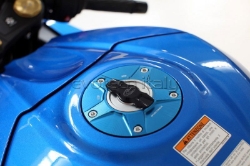 Afbeeldingen van Tankdop met snelsluiter van Evotech voor diverse Suzuki modellen