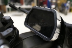 Afbeeldingen van Dashboard protector mat zwart Evotech Yamaha R1 '20-