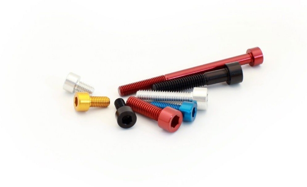 Afbeeldingen van Aluminium boutje model TCEI M6x30