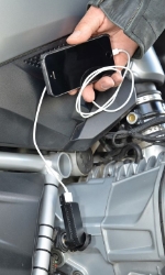 Afbeeldingen van Haakse DIN stekker met USB ingang Baas 12V - 5V - 2A