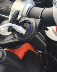 Afbeeldingen van USB aansluiting/socket met aan/uit schakelaar Baas