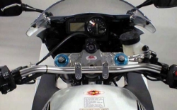 Afbeeldingen van Superbikestuurombouw kroonplaat zwart Honda CBR 900RR 2002-2003
