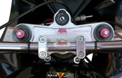 Afbeeldingen van Superbikestuurombouw kroonplaat zwart Suzuki GSX-R1000 2005-2006