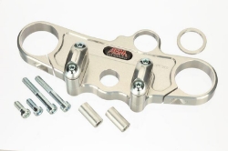 Afbeeldingen van Superbikestuurombouw kroonplaat zwart Suzuki GSX-R600/750 2004-2005