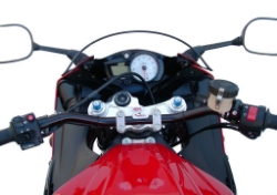 Afbeeldingen van Superbikestuurombouw kroonplaat zwart Yamaha YZF-R6 2003-2004