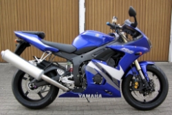 Afbeeldingen van Superbikestuurombouw kroonplaat zwart Yamaha YZF-R6 2005