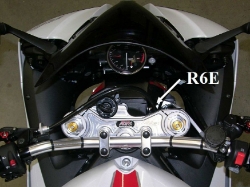 Afbeeldingen van Superbikestuurombouw kroonplaat zwart Yamaha YZF-R6 2008-2013