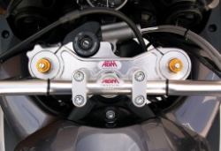 Afbeeldingen van Superbikestuurombouw kroonplaat zwart Yamaha YZF-R1 2004-2006