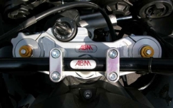 Afbeeldingen van Superbikestuurombouw kroonplaat zwart Yamaha YZF-R1 2007-2008