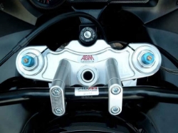 Afbeeldingen van Superbikestuurombouw kroonplaat zwart Kawasaki ZX12-R 2002-