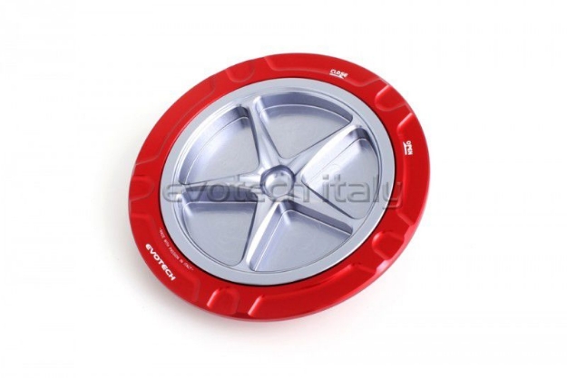 Afbeeldingen van Tankdop met schroefdop van Evotech voor Aprilia / Ducati / MV Agusta rood/titanium