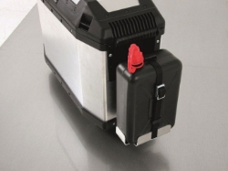 Afbeeldingen van Canister 2 ltr met houder en montageplaat Hepco&Becker