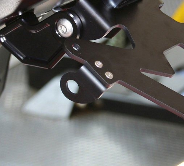 Afbeeldingen van Evotech kentekenplaatbeugeltjes voor montage universele knipperlichten